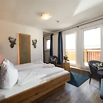 فندق Thaelerhaeusle Mit Schwimmbad 4*
